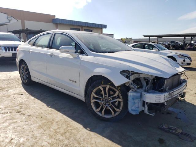 3FA6P0RU9KR121307 - 2019 FORD FUSION TITANIUM WHITE photo 4