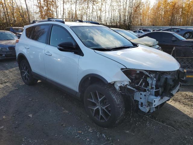 JTMJFREV8JJ208845 - 2018 TOYOTA RAV4 SE WHITE photo 4