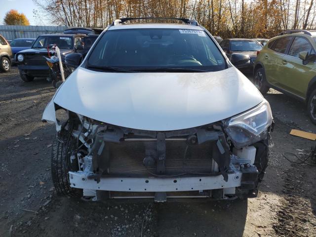 JTMJFREV8JJ208845 - 2018 TOYOTA RAV4 SE WHITE photo 5