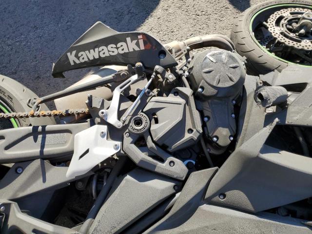 JKAEXEJ19KDA04174 - 2019 KAWASAKI EX650 J შავი ფოტო 5
