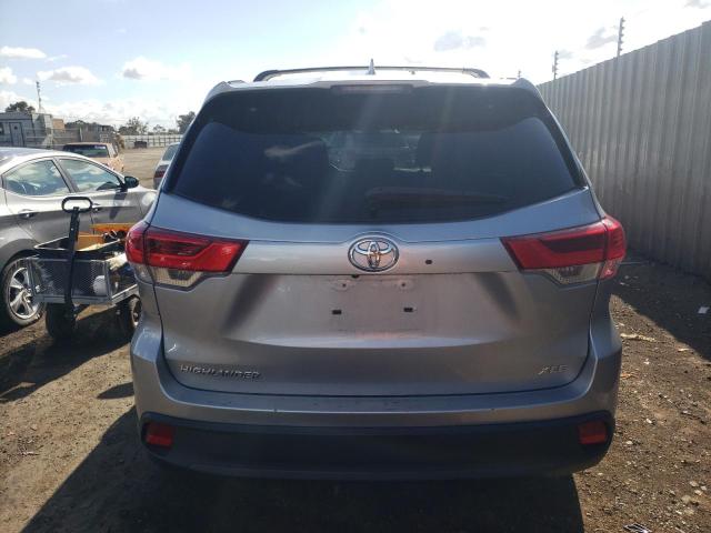 5TDKZRFH6KS361944 - 2019 TOYOTA HIGHLANDER SE SILVER photo 6