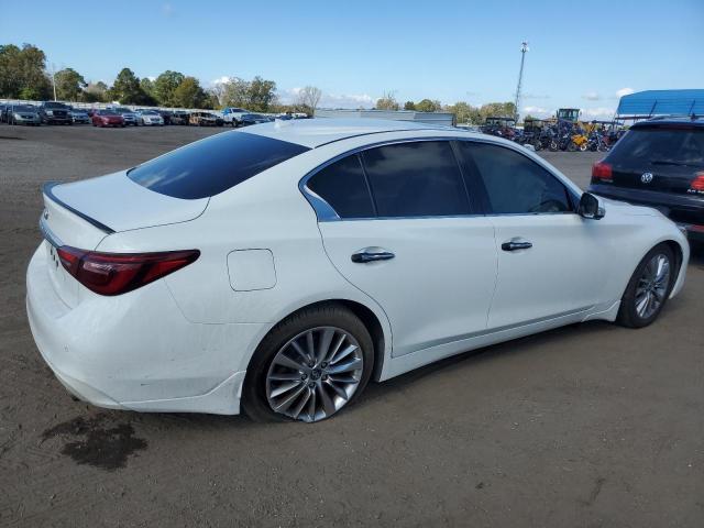 JN1EV7APXJM353614 - 2018 INFINITI Q50 LUXE WHITE photo 3