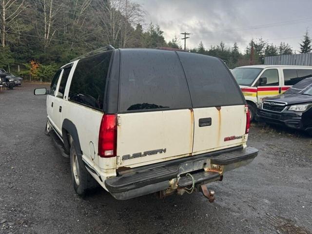 1GKFK16RXTJ746636 - 1996 GMC SUBURBAN K1500 WHITE photo 2