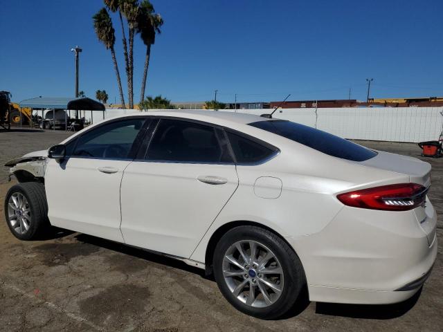 3FA6P0H71HR201334 - 2017 FORD FUSION SE WHITE photo 2