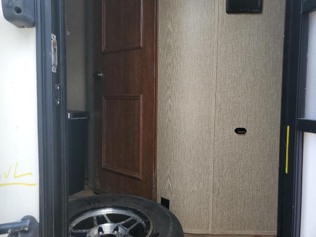 4YDT32620JB450713 - 2018 KEYSTONE OUTBACK WHITE photo 5