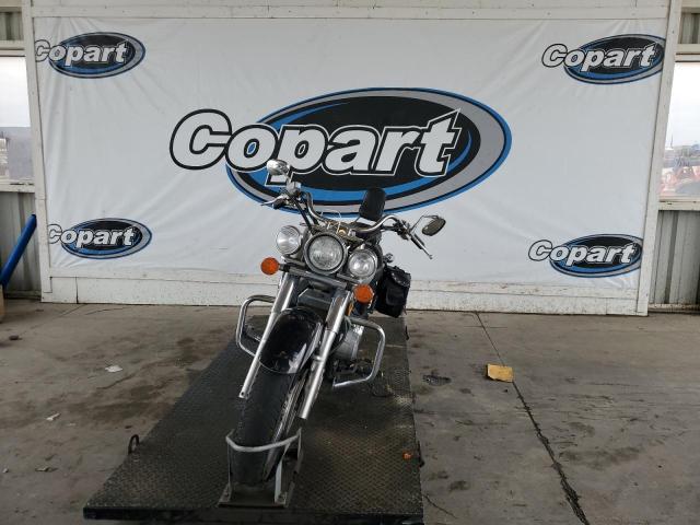 JH2RC50364K010278 - 2004 HONDA VT750 CA TWO TONE photo 2