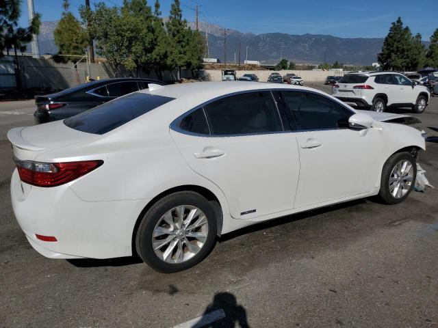 JTHBW1GG8F2094124 - 2015 LEXUS ES 300H WHITE photo 3