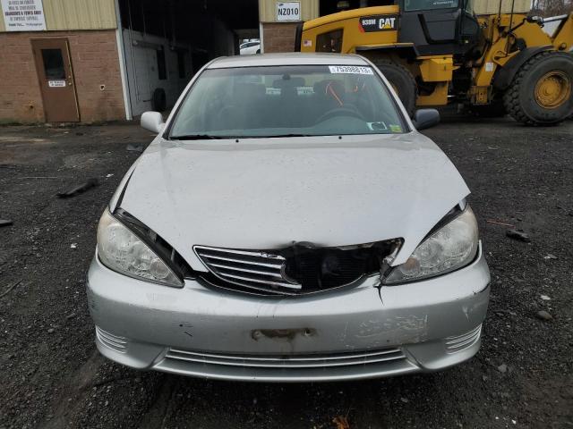 4T1BE32K05U022098 - 2005 TOYOTA CAMRY LE SILVER photo 5