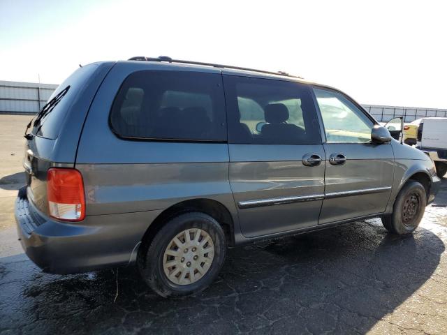 KNDUP131626279915 - 2002 KIA SEDONA EX GRAY photo 3