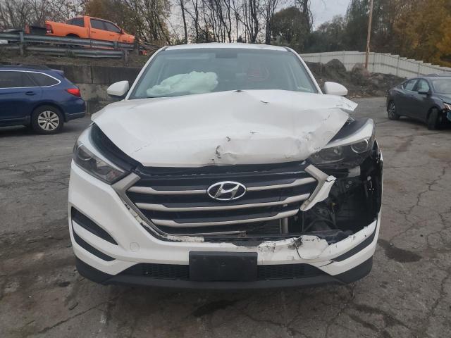 KM8J2CA40JU702729 - 2018 HYUNDAI TUCSON SE WHITE photo 5