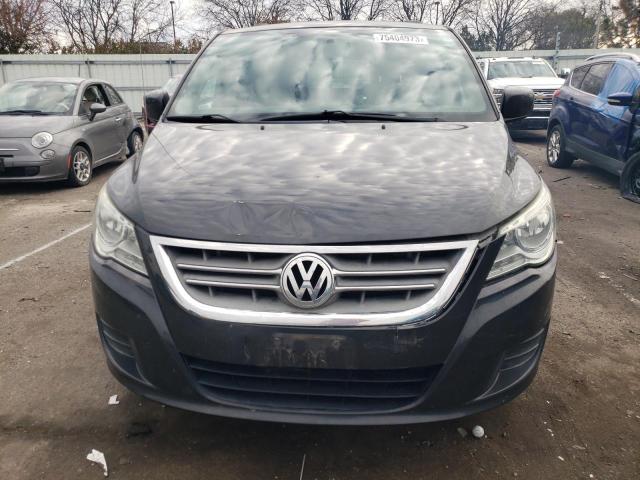 2V4RW3DGXBR738739 - 2011 VOLKSWAGEN ROUTAN SE BLACK photo 5