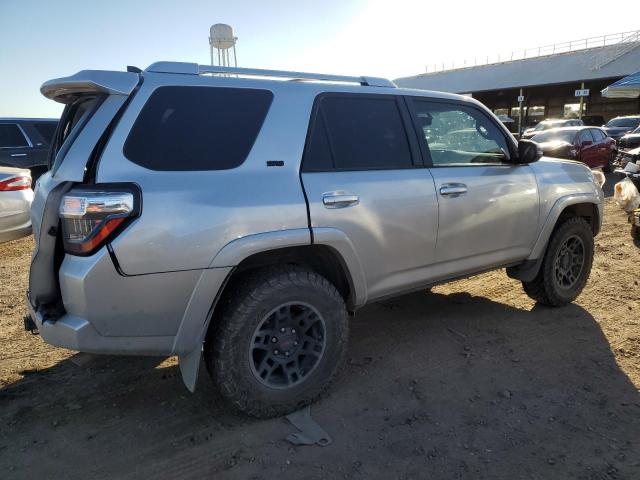 JTEBU5JR4G5371985 - 2016 TOYOTA 4RUNNER SR5/SR5 PREMIUM 银色 照片 3