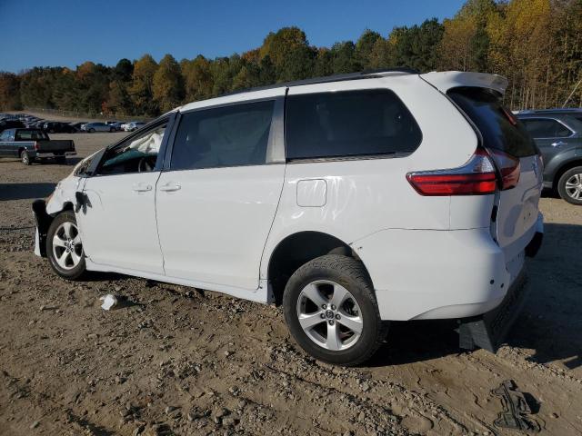 5TDKZ3DC4JS939588 - 2018 TOYOTA SIENNA LE WHITE photo 2