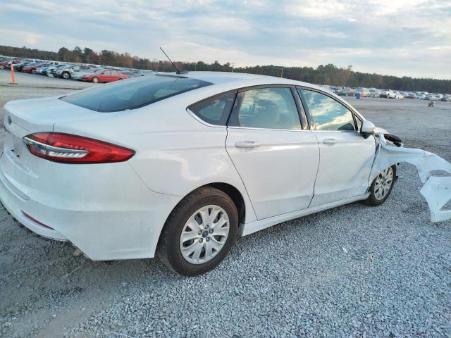 3FA6P0G78KR142582 - 2019 FORD FUSION S WHITE photo 3