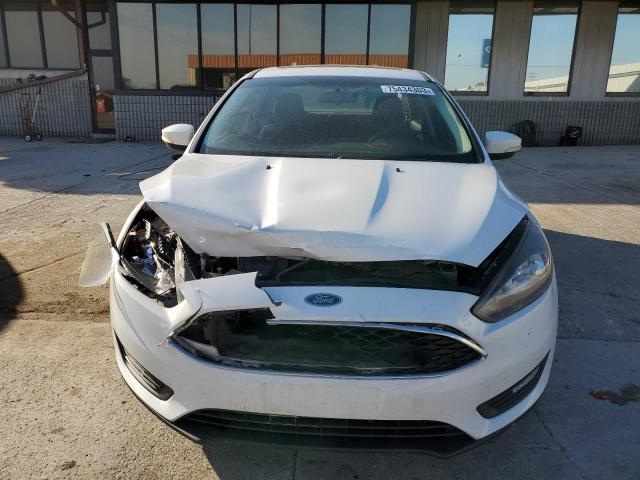 1FADP3H2XHL264458 - 2017 FORD FOCUS SEL WHITE photo 5