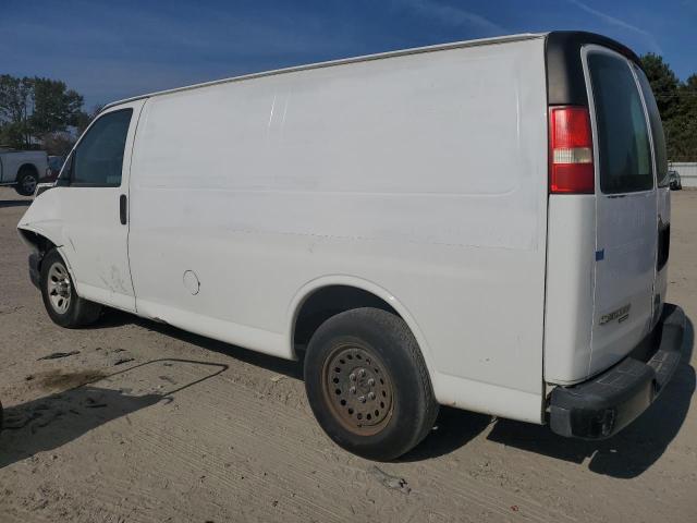 1GCSGAFXXB1135028 - 2011 CHEVROLET EXPRESS G1 WHITE photo 2