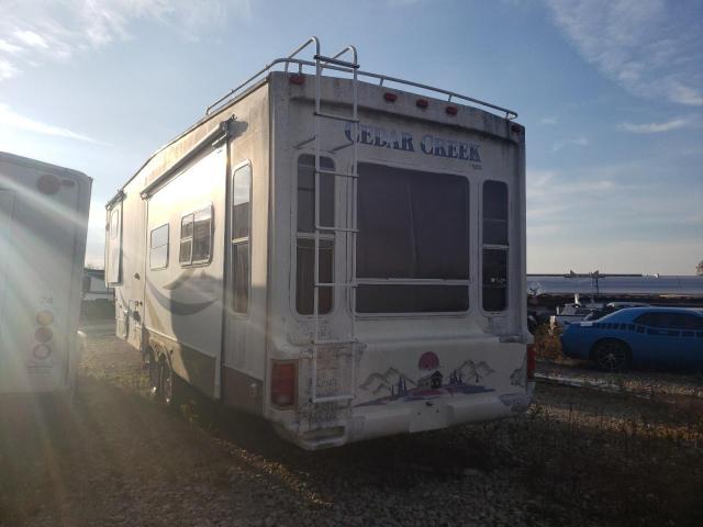 4X4FCRK262P185180 - 2002 CEDA 5TH WHEEL WHITE photo 3