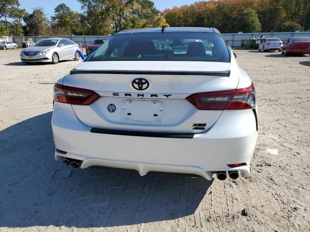 4T1K61BK7PU090208 - 2023 TOYOTA CAMRY XSE WHITE photo 6