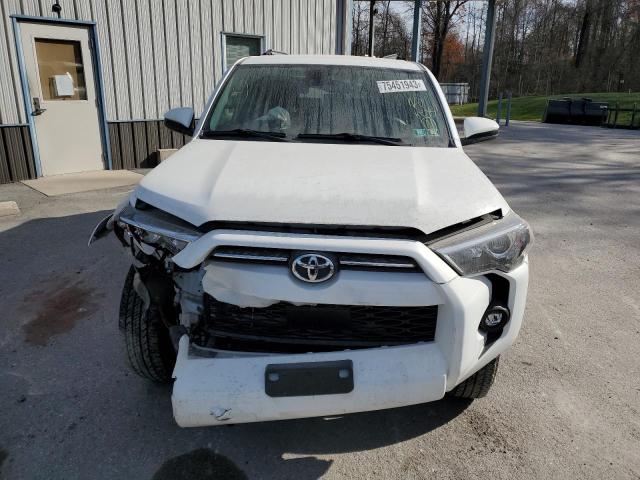 JTEMU5JR9M5906796 - 2021 TOYOTA 4RUNNER SR5/SR5 PREMIUM თეთრი ფოტო 5