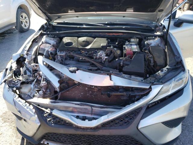 4T1B11HK7JU077441 - 2018 TOYOTA CAMRY L SILVER photo 11