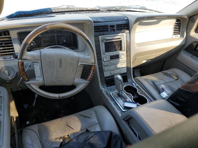 5LMFU28598LJ06525 - 2008 LINCOLN NAVIGATOR WHITE photo 8