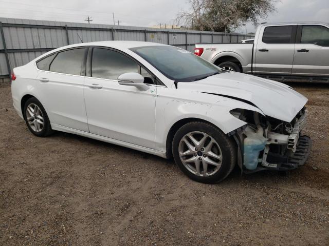 3FA6P0H72FR146034 - 2015 FORD FUSION SE WHITE photo 4