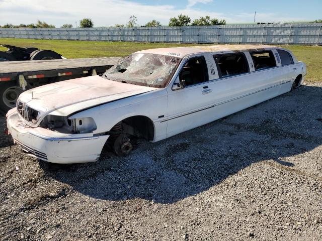 1L1FM81W33Y674503 - 2003 LINCOLN TOWN CAR EXECUTIVE WHITE photo 1