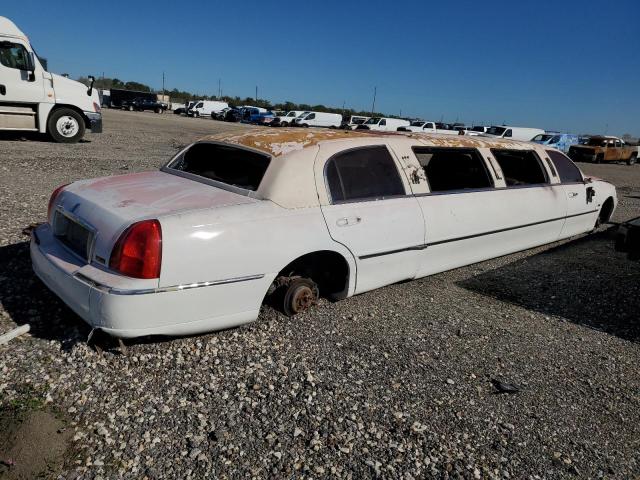 1L1FM81W33Y674503 - 2003 LINCOLN TOWN CAR EXECUTIVE WHITE photo 3