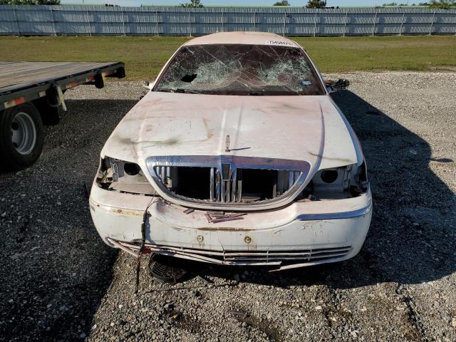 1L1FM81W33Y674503 - 2003 LINCOLN TOWN CAR EXECUTIVE WHITE photo 5