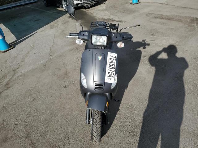 LB5TMCBE6NZ500420 - 2022 AMIG SCOOTER BLACK photo 2