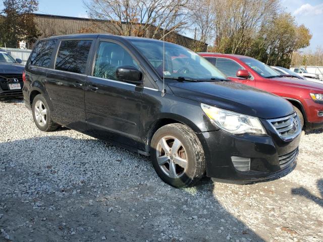 2V4RW3DG3BR803107 - 2011 VOLKSWAGEN ROUTAN SE BLACK photo 4