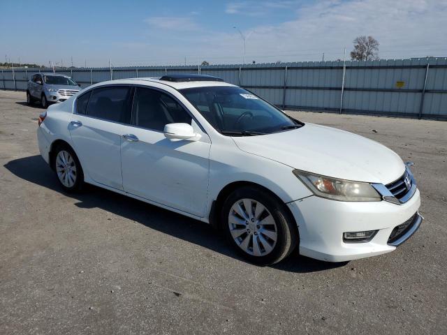 1HGCR3F93DA044313 - 2013 HONDA ACCORD TOURING WHITE photo 4