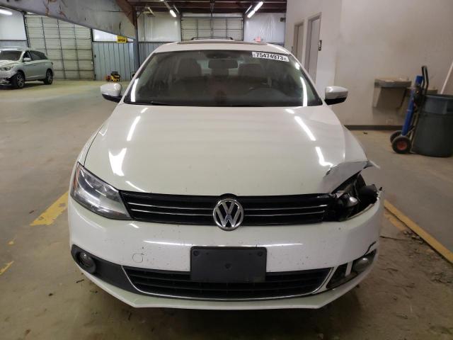 3VWLL7AJ8CM419815 - 2012 VOLKSWAGEN JETTA TDI WHITE photo 5