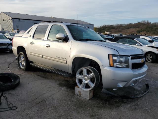 3GNTKFE70DG244286 - 2013 CHEVROLET AVALANCHE LT SILVER photo 4