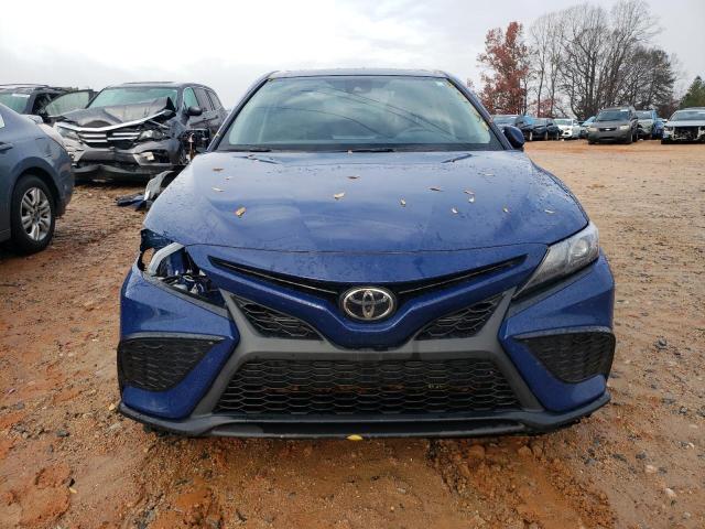 4T1T11AK1PU085008 - 2023 TOYOTA CAMRY SE NIGHT SHADE BLUE photo 5