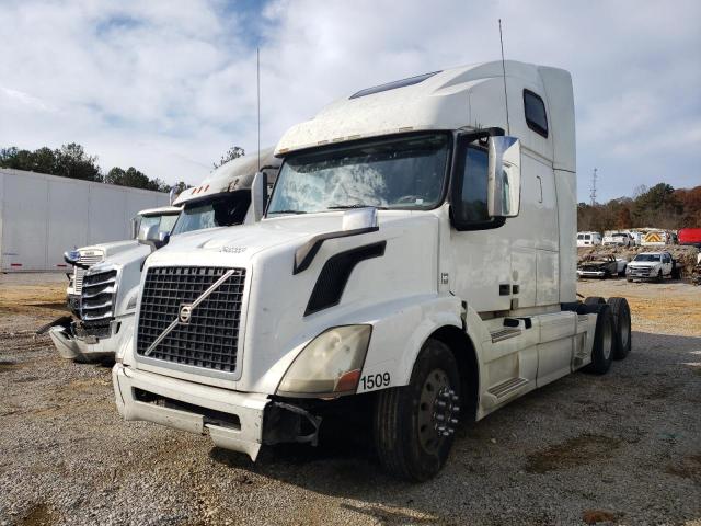 4V4NC9EH5GN943793 - 2016 VOLVO VN VNL WHITE photo 2