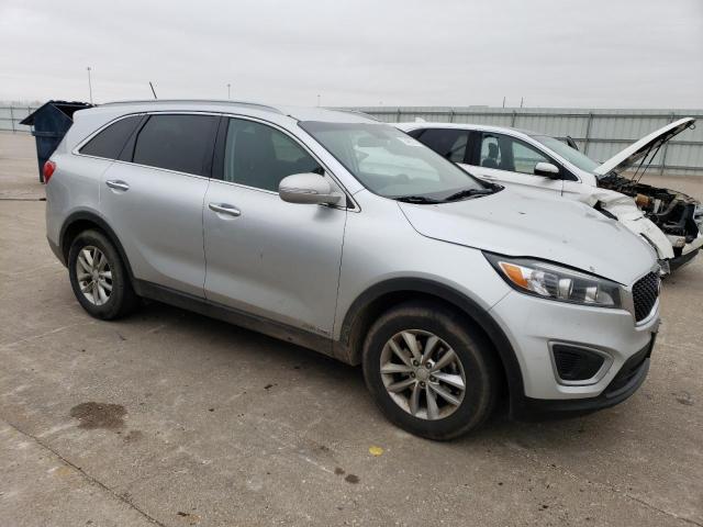 5XYPGDA51JG343133 - 2018 KIA SORENTO LX SILVER photo 4