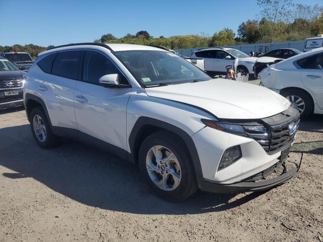 5NMJBCAE5PH252945 - 2023 HYUNDAI TUCSON SEL WHITE photo 4