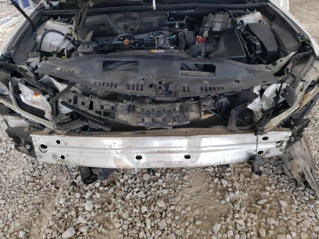 4T1B11HKXJU086540 - 2018 TOYOTA CAMRY L WHITE photo 11