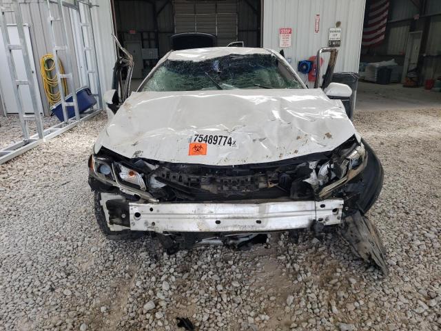 4T1B11HKXJU086540 - 2018 TOYOTA CAMRY L WHITE photo 5