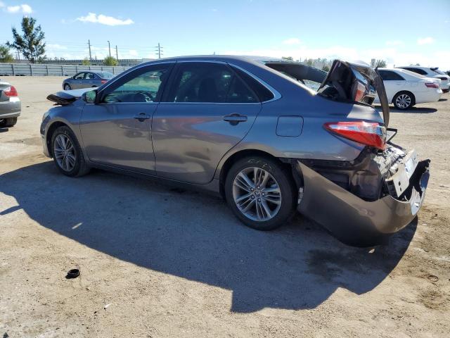 4T1BF1FK3FU483535 - 2015 TOYOTA CAMRY SE LE Gri fotoğraf 2