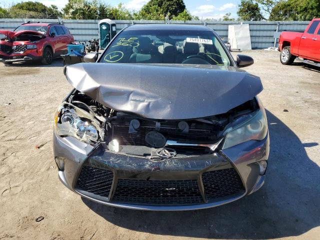 4T1BF1FK3FU483535 - 2015 TOYOTA CAMRY SE LE GRAY photo 5