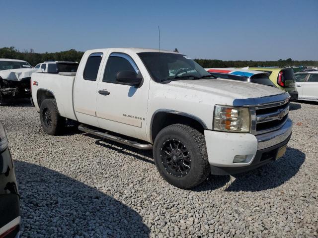 1GCEK19007Z620815 - 2007 CHEVROLET SILVERADO K1500 WHITE photo 4