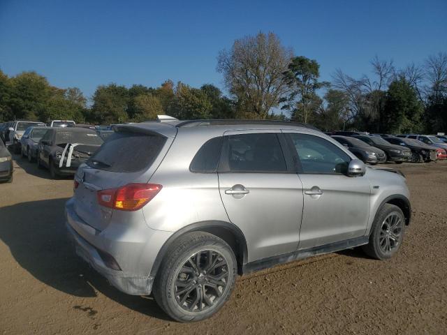 JA4AP4AW9KU000546 - 2019 MITSUBISHI OUTLANDER SE SILVER photo 3