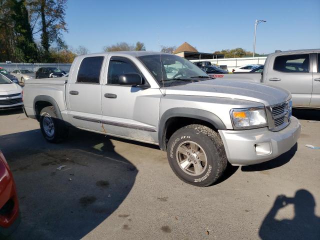 1D7HW58N18S562638 - 2008 DODGE DAKOTA QUAD LARAMIE SILVER photo 4