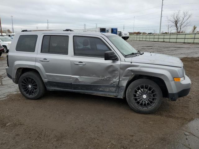 1C4NJPFA5HD209380 - 2017 JEEP PATRIOT LATITUDE SILVER photo 4