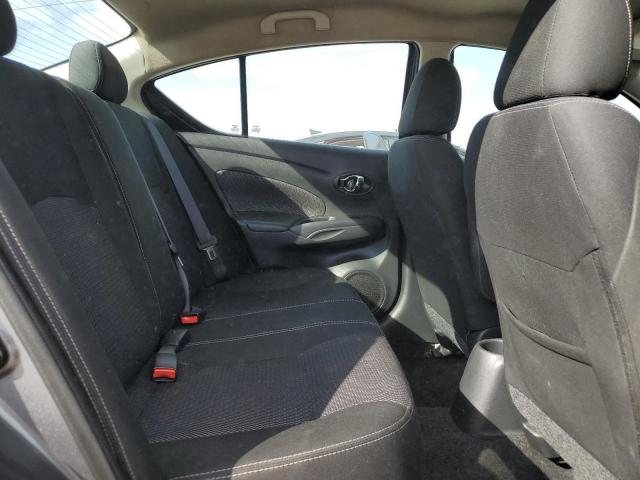 3N1CN7AP5JL863760 - 2018 NISSAN VERSA S GRAY photo 10