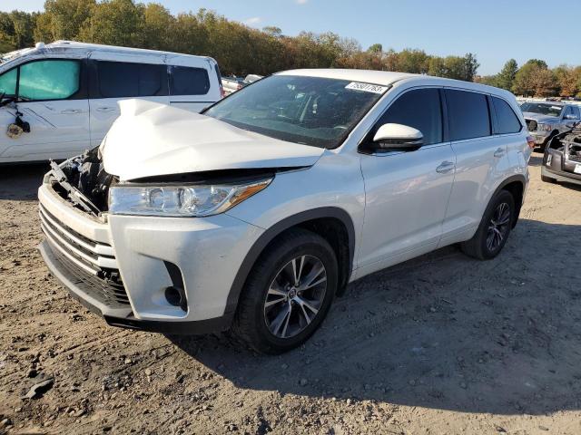 5TDZARFH7JS039124 - 2018 TOYOTA HIGHLANDER LE WHITE photo 1