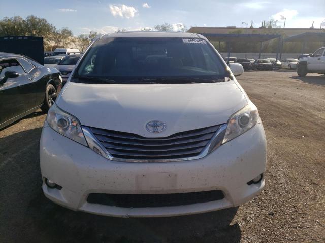 5TDYZ3DC1HS832910 - 2017 TOYOTA SIENNA XLE WHITE photo 5