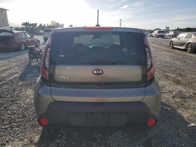 KNDJN2A25F7175670 - 2015 KIA SOUL GRAY photo 6